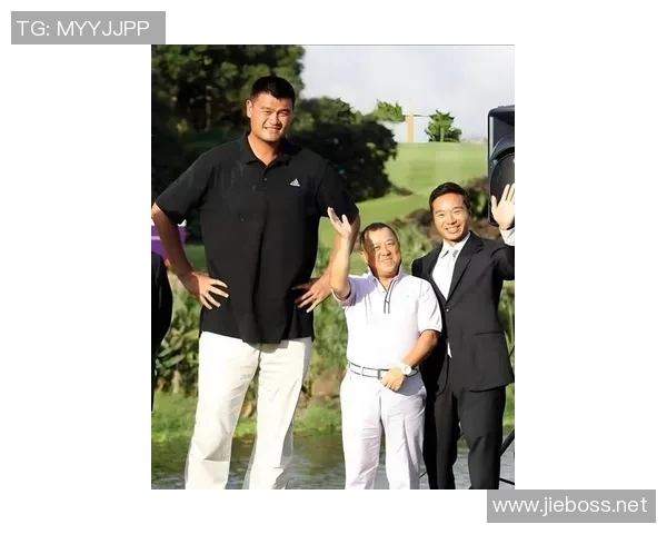 姚明与明星好友聚餐合影曝光饭局背后故事引发热议