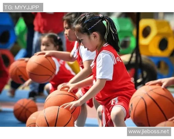 姚明女儿成长之路:从篮球场边的小女孩到未来的璀璨明星 姚明女儿成长之路:从篮球场边的小女孩到未来的璀璨明星