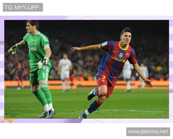 震撼全球的足球巨星背后的故事与传奇人生揭秘