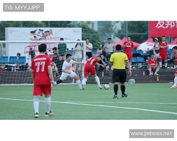 与足球明星同场竞技如何拍摄精彩瞬间与幕后故事