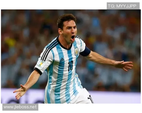 足球明星手绘梅西展现传奇球技与个人魅力的艺术之旅