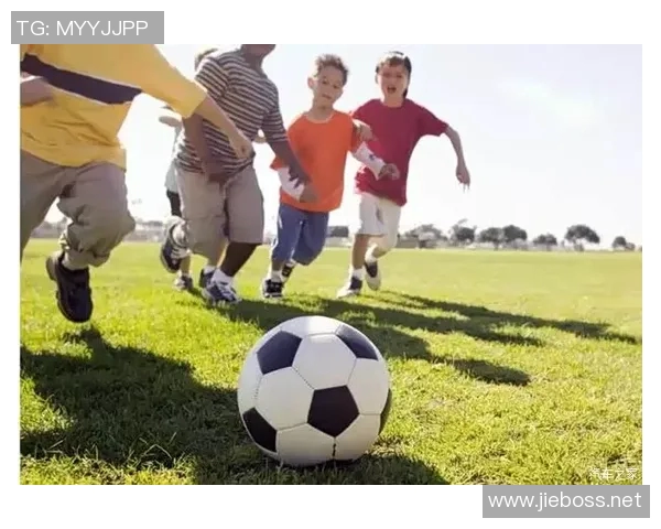 足球明星家庭中的小孩成长故事与未来梦想的探索