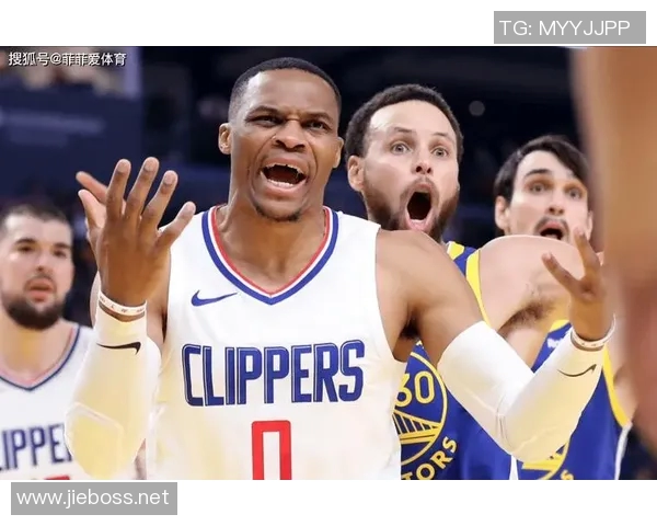 CCTV52017勇士与快船激战回顾精彩瞬间与赛场亮点分析