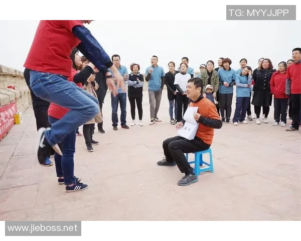 香港足球明星队萧峰携手新星展现激情与梦想的绿茵传奇之旅